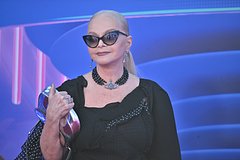 Две квартиры в одной и кошачья дипломатия: как Лариса Долина изящно решила жилищный вопрос