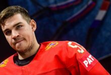 Богдан Киселевич, бывший хоккеист, на фоне офисного интерьера