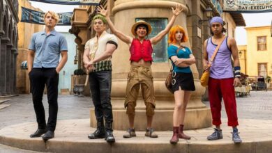 Арт из One Piece с пиратами на фоне моря