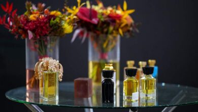 Изображение, иллюстрирующее процесс создания дорогих духов из кашалота и бобрового мускуса
