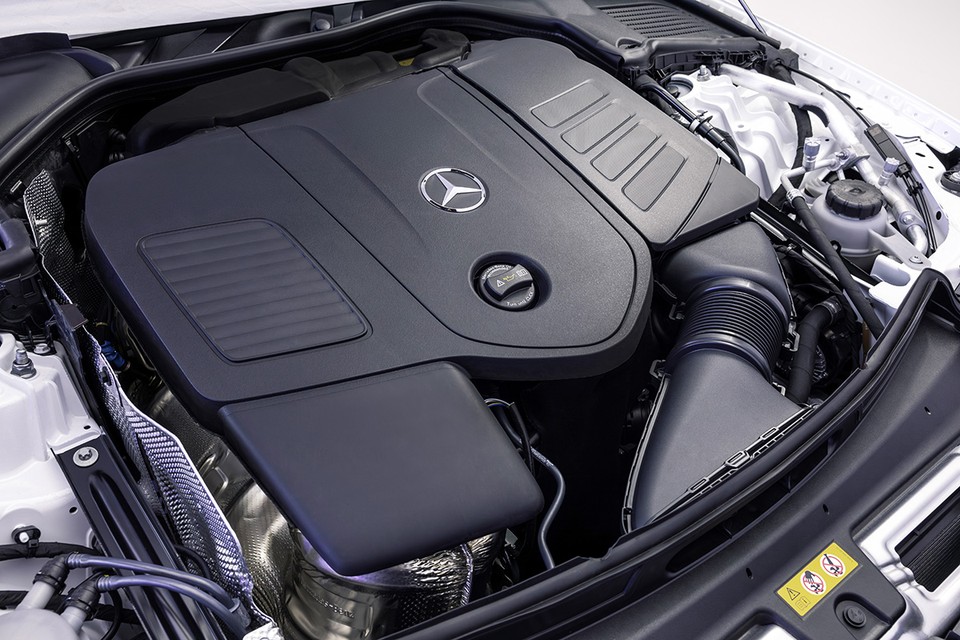 Немецкая звезда обрела разум: новый Mercedes C-Class теперь умеет философствовать, шутить и спорить о музыке
