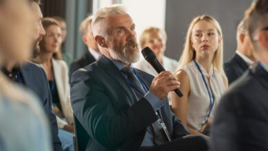 Преподаватели обучаются работе с нейросетями в деканате