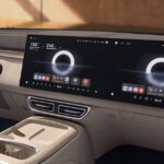 Изображение новинок автомобилей из Чэнду с расправленными крыльями