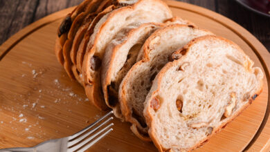 Изображение сейфа для батона и криокамеры для багета, символизирующие секреты хранения выпечки.
