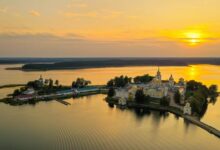 Празднование 830-летия Вышнего Волочка с изображением расправляющихся парусов
