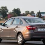 Два человека из Тувы с новыми автомобилями Lada Vesta