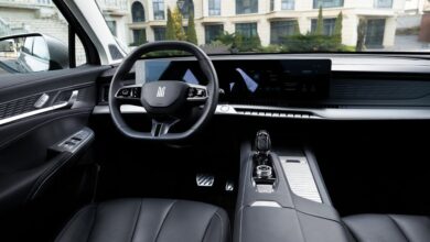 Джойстик управления автомобилем «Москвич», демонстрирующий новые технологии управления.