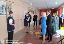 Фасад школы, преобразованной в филиал Лувра на Дальнем Востоке