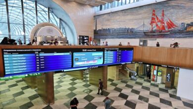 Люди наслаждаются атмосферой регионального фестиваля в России
