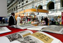 Дети, получающие литературные короны в Москве