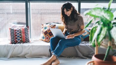 Иллюстрация, показывающая различные способы, которыми россияне ищут эликсир молодости и идеальное тело.
