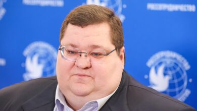 Русские дома на тропическом фоне с лемурами Мадагаскара и пляжами Таиланда.