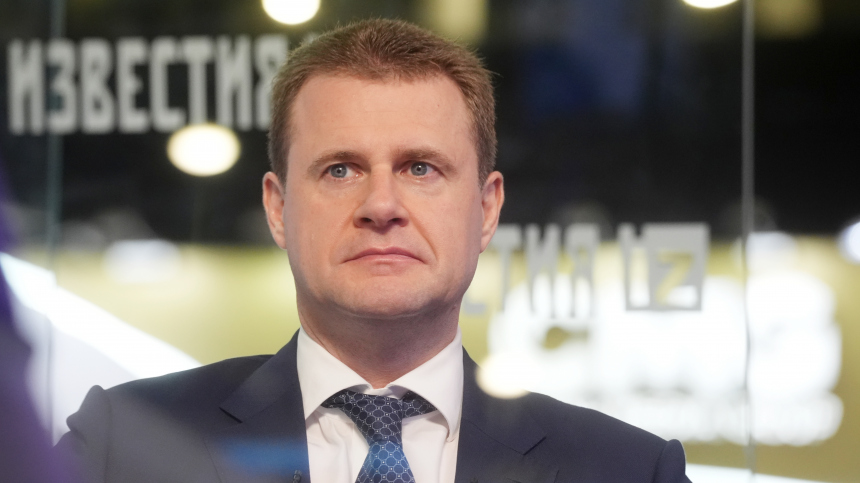Молодежь на фоне вулканов Дальнего Востока
