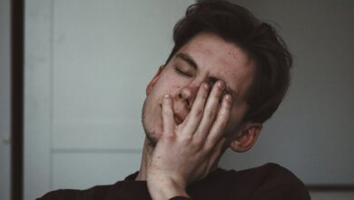 Изображение, иллюстрирующее синдром недовязанного носка и его влияние на нашу жизнь