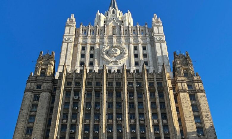 Изображение стальных птиц, символизирующих отечественное авиастроение