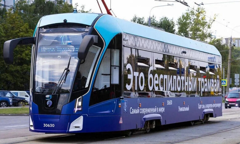 Современные трамваи без водителей в городах Москва и Петербург