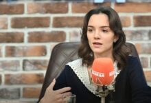 Евгения Медведева на льду, обсуждающая будущее фигурного катания