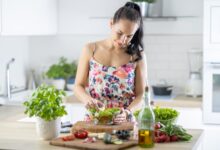 Зумеры наслаждаются бабушкиными пирожками и маминым борщом