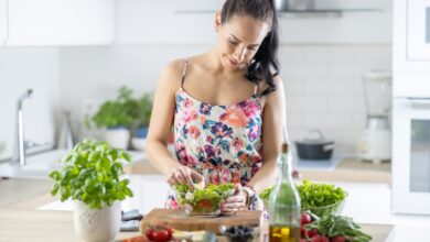 Зумеры наслаждаются бабушкиными пирожками и маминым борщом