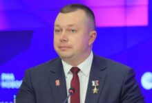 Лидеры молодежи отдыхают вечером, раскрывая свои скрытые увлечения.