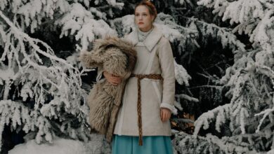 Елизавета Боярская в образе спасительницы Руси на фоне зимнего пейзажа