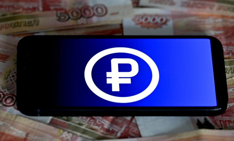 Изображение, представляющее электронный рубль на экране смартфона