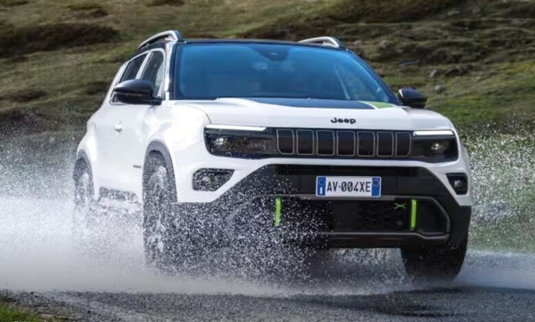 Крошечный Jeep Avenger на российской дороге