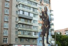 Грандиозный портрет героя Маресьева, установленный в Комсомольске-на-Амуре