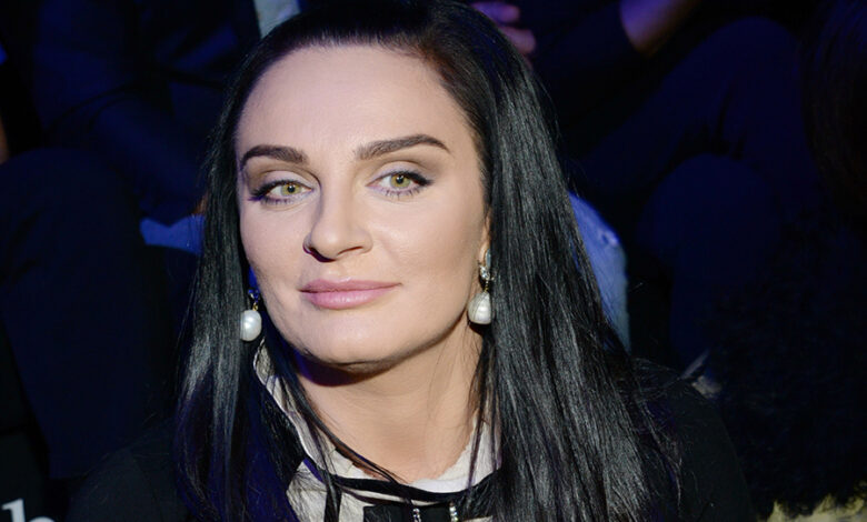 Елена Ваенга с наследником в школе личного Джеймса Бонда