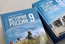 Девятиклассники обсуждают историю перед экзаменами
