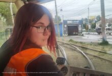 Очаровательная сибирячка, ставшая машинистом