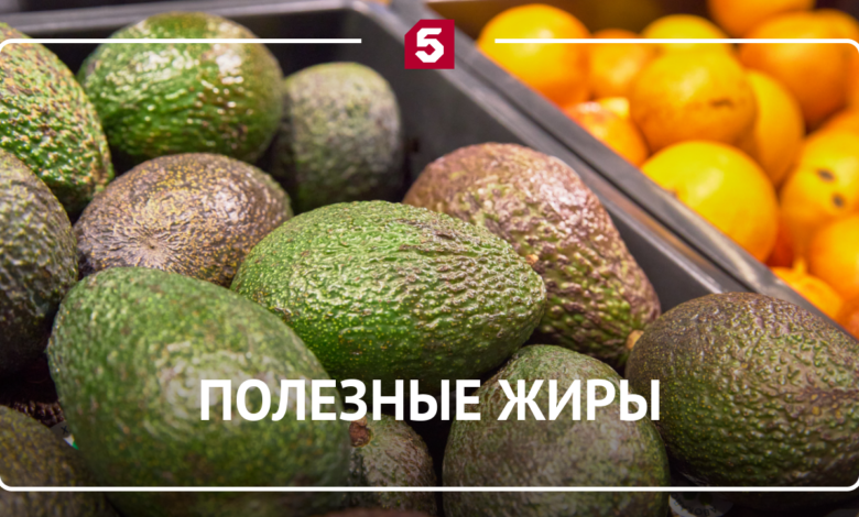 Изображение авокадо с джинсами на фоне