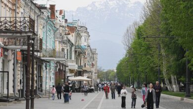 Красивая панорама Твери и Осетии, символизирующая новые курортные направления