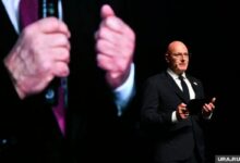 Изображение, символизирующее связь Урала с Европой и технологическим прогрессом