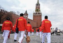 Иностранные туристы наслаждаются экстримом в русских березках