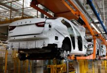 Русские автомобили на фоне арабских дюн