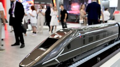 Суперпоезда мчатся по живописным берегам Невы