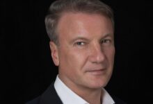 Герман Греф приветствует Индию, символизируя бизнес-революцию.