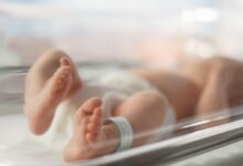 Ямальские врачи принимают роды на борту самолета
