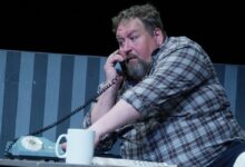 Станислав Дужников на фоне пельменей