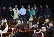 Сергей Жуков передает гитары подросткам, вдохновляя их бороться с буллингом