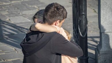 Изображение, иллюстрирующее влияние прикосновений на эмоциональное состояние