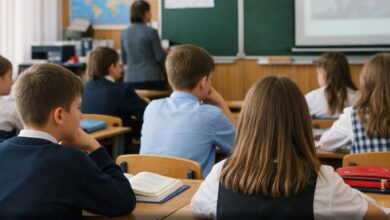 Восьмиклассники в школьной машине времени, отправляющиеся в прошлое