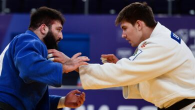 Валерий Ендовицкий с золотой медалью на фоне Дуная