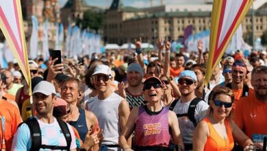 Москвичи бегут по улицам, заменяя диваны на кроссовки и наушники