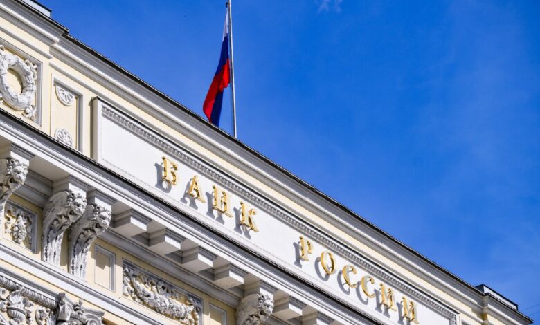 Иллюстрация концепции цифрового ренессанса с акцентом на невидимые деньги и глобальную связь