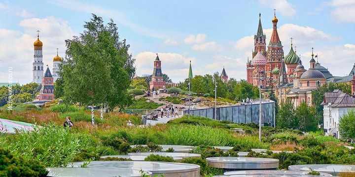 Москвичи участвуют в осеннем марафоне, притворяясь туристами
