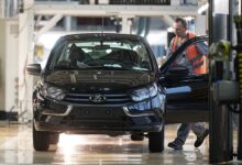 Автомобиль LADA на фоне знаковых достопримечательностей мира