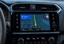 Изображение умной баранки с интеграцией Android Auto в автомобиле