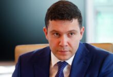 Скоростной поезд, символизирующий связь между Индией и Уралом